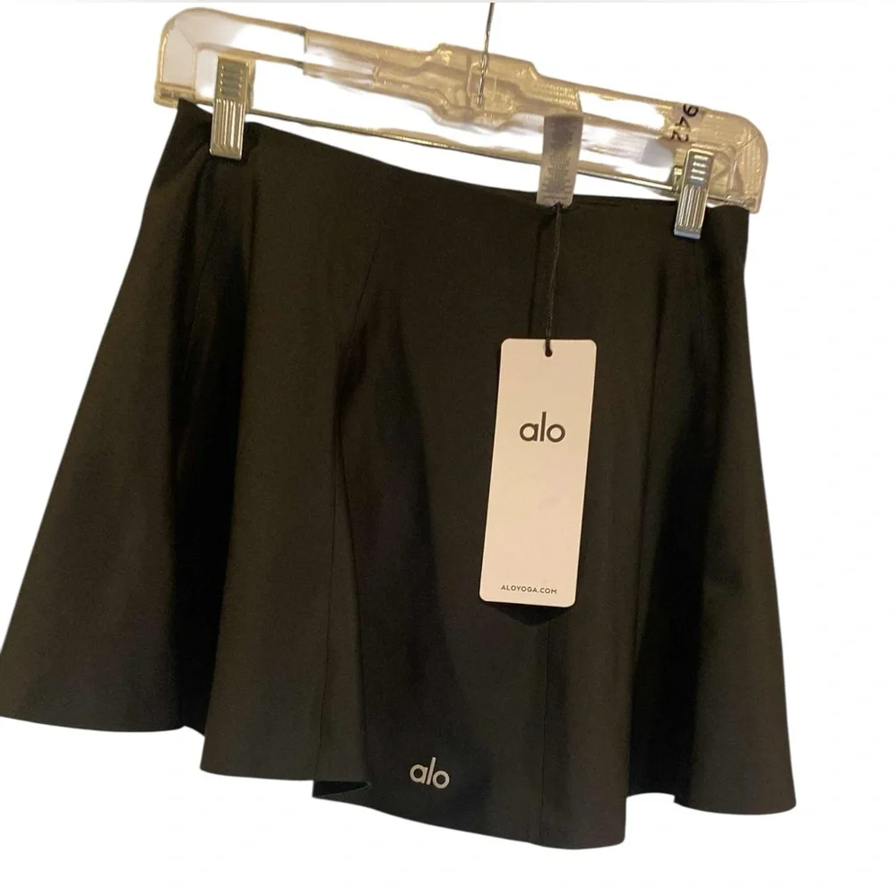 NWT Alo yoga airlift down the line tennis skirt BLACK Size: S